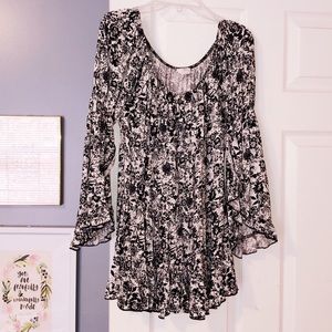 Cute black and white top